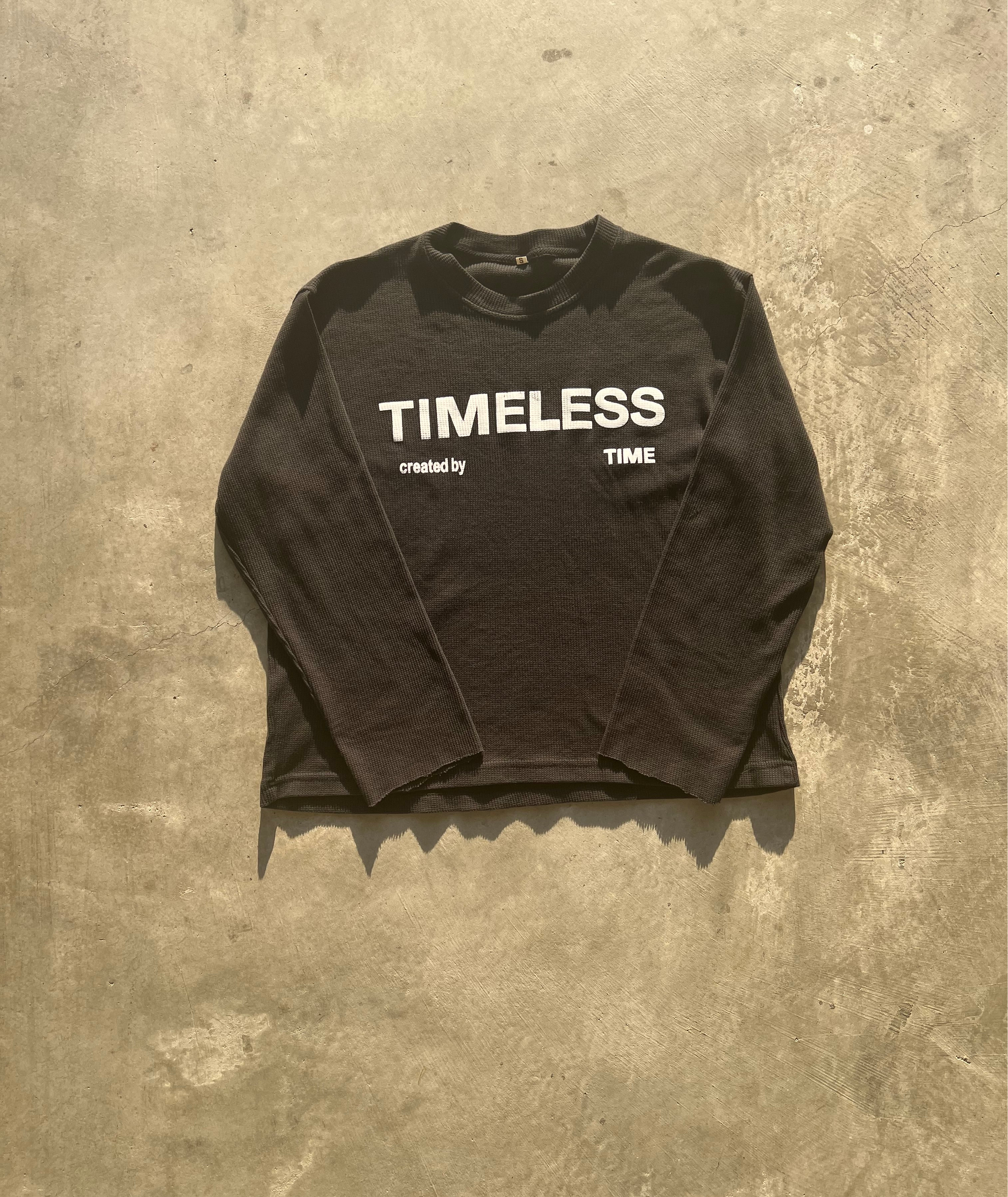 TIMELESS LONGSLEEVE TEE